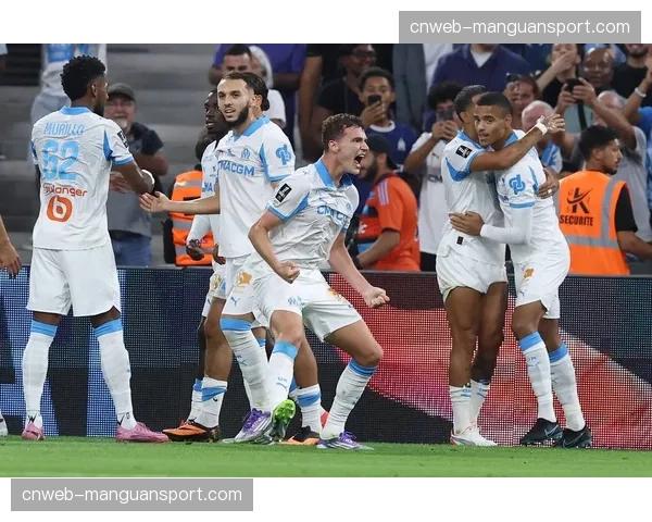 马赛检察院就此前球迷冲突事件提起公诉,十余名涉案人员被指控。