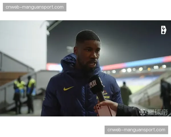 独家专访朗斯队长丹索:谈如何组织防线与阅读对手进攻意图 独家专访朗斯队长丹索:谈如何组织防线与阅读对手进攻意图